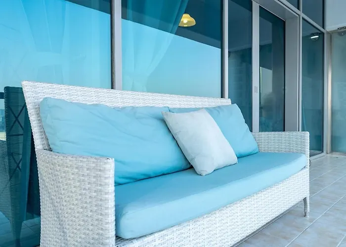 Awesome 1-Bedroom Apartment Perfect For 4 In Business Bay